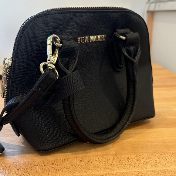 Steve Madden Black Crossbody Bag - Picture 2 of 4